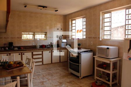 Casa de condomínio à venda com 403m², 4 quartos e 4 vagas Casa de condomínio à venda com 403m², 4 quartos e 4 vagasCOZINHA