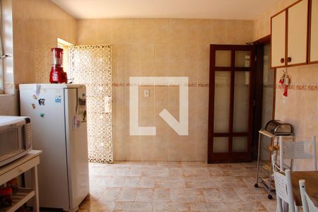 Casa de condomínio à venda com 403m², 4 quartos e 4 vagas Casa de condomínio à venda com 403m², 4 quartos e 4 vagasCOZINHA