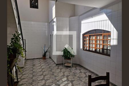 Casa à venda com 266m², 3 quartos e 3 vagas