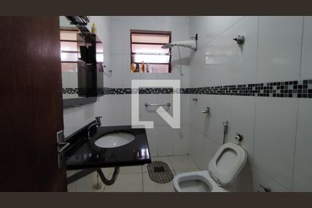 Casa para alugar com 250m², 6 quartos e 3 vagas Casa para alugar com 250m², 6 quartos e 3 vagasBanheiro social