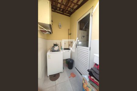 Casa de condomínio à venda com 110m², 4 quartos e 2 vagas1º Pav - Área de Serviço