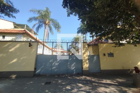 Casa de condomínio à venda com 110m², 4 quartos e 2 vagasFachada