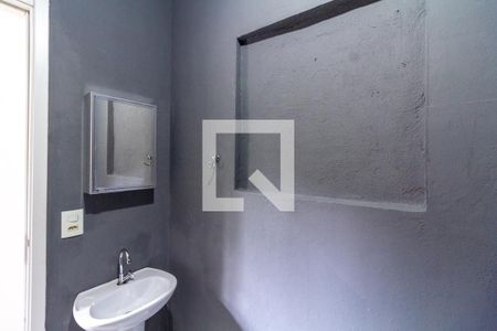 Banheiro de casa para alugar com 2 quartos, 60m² em Jardim das Flores, Osasco