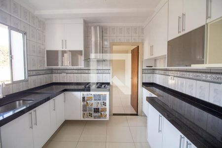 Casa para alugar com 60m², 2 quartos e 2 vagas Casa para alugar com 60m², 2 quartos e 2 vagasCozinha