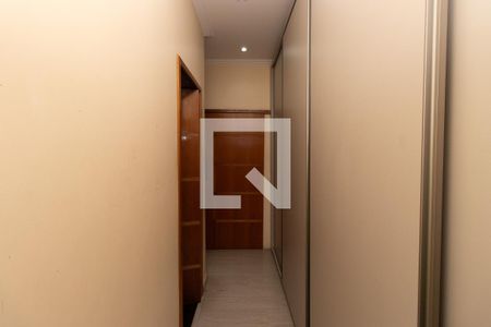 Casa à venda com 500m², 3 quartos e 2 vagas Casa à venda com 500m², 3 quartos e 2 vagasCloset da suíte 2