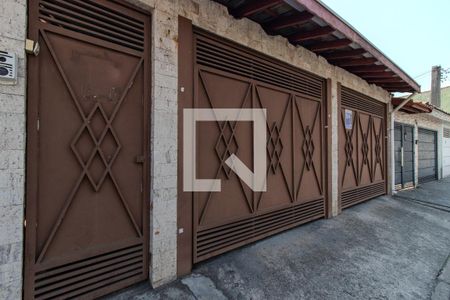 Casa à venda com 500m², 3 quartos e 2 vagas Casa à venda com 500m², 3 quartos e 2 vagasFachada