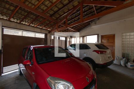 Casa à venda com 500m², 3 quartos e 2 vagas Casa à venda com 500m², 3 quartos e 2 vagasGaragem