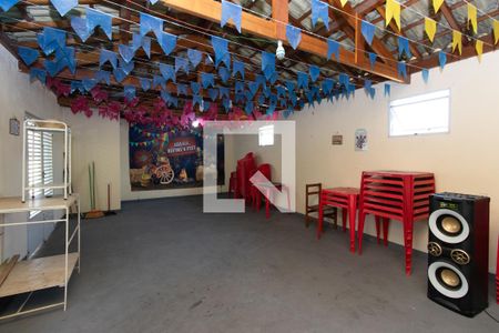 Casa à venda com 500m², 3 quartos e 2 vagas Casa à venda com 500m², 3 quartos e 2 vagasSalão de festas