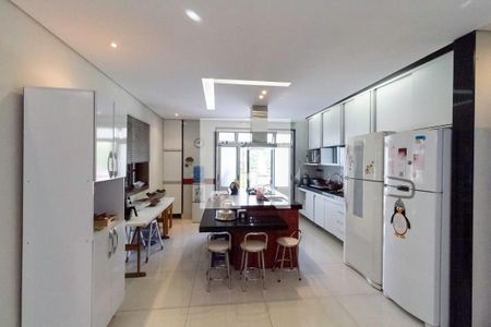 Casa à venda com 241m², 4 quartos e 5 vagasCozinha