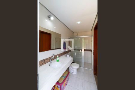 Casa à venda com 241m², 4 quartos e 5 vagasBanheiro área externa