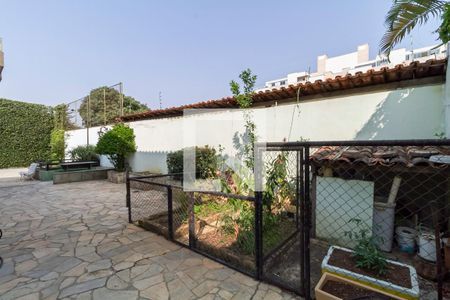 Casa à venda com 241m², 4 quartos e 5 vagasQuintal