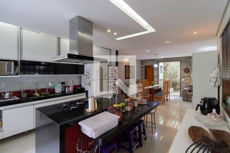 Casa à venda com 241m², 4 quartos e 5 vagasCozinha