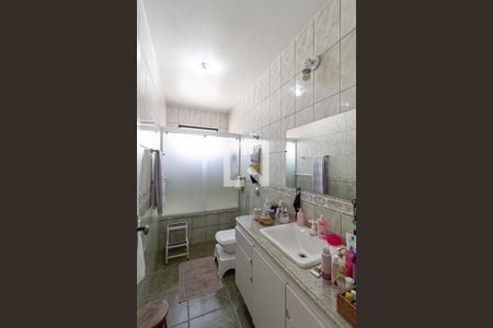 Casa à venda com 241m², 4 quartos e 5 vagasBanheiro da suíte 2