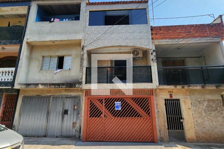 Casa à venda com 168m², 3 quartos e 1 vaga Casa à venda com 168m², 3 quartos e 1 vagaFachada