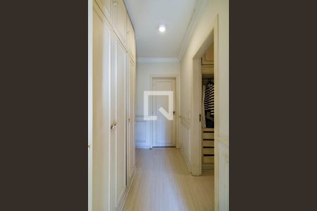 Apartamento à venda com 359m², 4 quartos e 5 vagasCloset