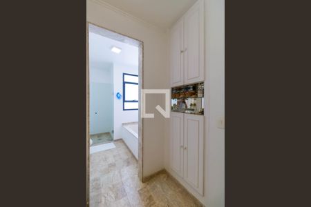 Apartamento à venda com 359m², 4 quartos e 5 vagasBanheiro Quarto 2