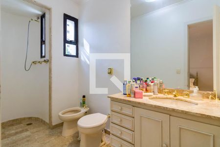 Apartamento à venda com 359m², 4 quartos e 5 vagasBanheiro Quarto 3