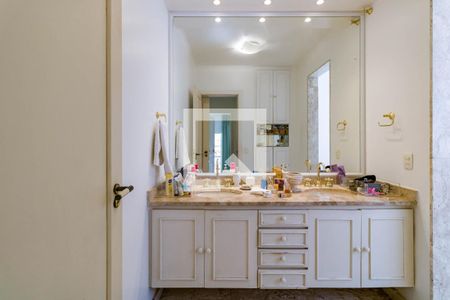 Apartamento à venda com 359m², 4 quartos e 5 vagasBanheiro Quarto 2