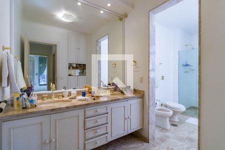 Apartamento à venda com 359m², 4 quartos e 5 vagasBanheiro Quarto 2