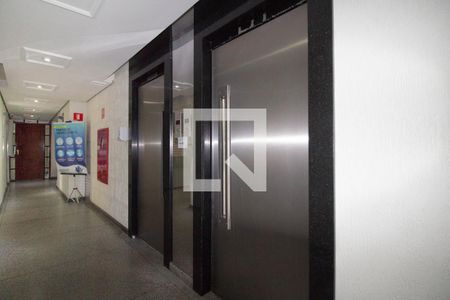 Apartamento para alugar com 58m², 2 quartos e 2 vagas Apartamento para alugar com 58m², 2 quartos e 2 vagasHall social - Elevadores