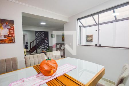 Casa à venda com 214m², 2 quartos e 1 vagaSala de Jantar