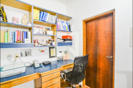 Casa à venda com 214m², 2 quartos e 1 vagaEscritório