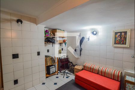 Casa à venda com 214m², 2 quartos e 1 vagaQuarto de Serviço