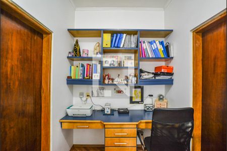 Casa à venda com 214m², 2 quartos e 1 vagaEscritório