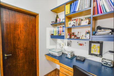 Casa à venda com 214m², 2 quartos e 1 vagaEscritório