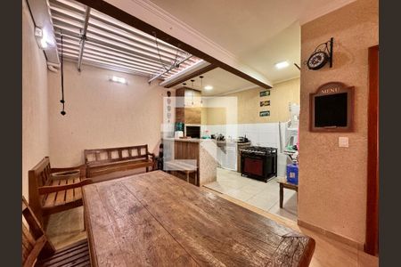 Casa à venda com 212m², 3 quartos e 5 vagas Casa à venda com 212m², 3 quartos e 5 vagasChurrasqueira