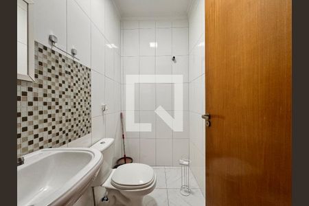 Casa à venda com 212m², 3 quartos e 5 vagas Casa à venda com 212m², 3 quartos e 5 vagasBanheiro de serviço