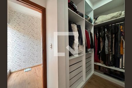 Casa à venda com 212m², 3 quartos e 5 vagas Casa à venda com 212m², 3 quartos e 5 vagasCloset da suíte 3