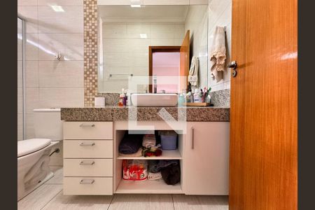 Casa à venda com 212m², 3 quartos e 5 vagas Casa à venda com 212m², 3 quartos e 5 vagasBanheiro da Suíte 3