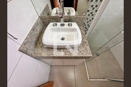 Casa à venda com 212m², 3 quartos e 5 vagas Casa à venda com 212m², 3 quartos e 5 vagasBanheiro da Suíte 2