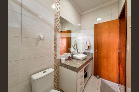 Casa à venda com 212m², 3 quartos e 5 vagas Casa à venda com 212m², 3 quartos e 5 vagasBanheiro da Suíte 3
