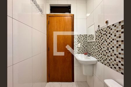 Casa à venda com 212m², 3 quartos e 5 vagas Casa à venda com 212m², 3 quartos e 5 vagasBanheiro de serviço