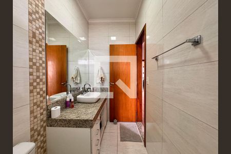 Casa à venda com 212m², 3 quartos e 5 vagas Casa à venda com 212m², 3 quartos e 5 vagasBanheiro da Suíte 3