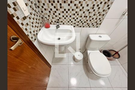 Casa à venda com 212m², 3 quartos e 5 vagas Casa à venda com 212m², 3 quartos e 5 vagasBanheiro de serviço