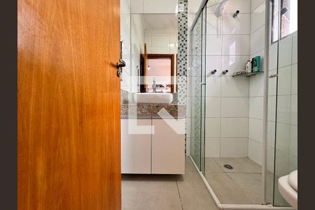 Casa à venda com 212m², 3 quartos e 5 vagas Casa à venda com 212m², 3 quartos e 5 vagasBanheiro da Suíte 2