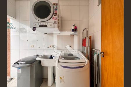 Casa à venda com 212m², 3 quartos e 5 vagas Casa à venda com 212m², 3 quartos e 5 vagasLavanderia