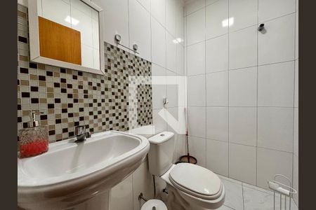 Casa à venda com 212m², 3 quartos e 5 vagas Casa à venda com 212m², 3 quartos e 5 vagasBanheiro de serviço