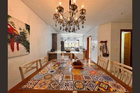 Casa à venda com 212m², 3 quartos e 5 vagas Casa à venda com 212m², 3 quartos e 5 vagasCozinha