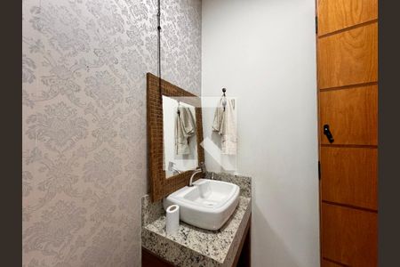 Casa à venda com 212m², 3 quartos e 5 vagas Casa à venda com 212m², 3 quartos e 5 vagasLavabo