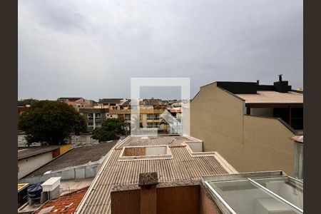 Casa à venda com 212m², 3 quartos e 5 vagas Casa à venda com 212m², 3 quartos e 5 vagasVista da suite 2