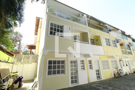 Casa de condomínio à venda com 81m², 3 quartos e 1 vagaFrente da casa