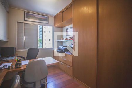 Apartamento à venda com 125m², 4 quartos e 2 vagasQuarto 2 - Reversível