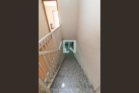 Casa à venda com 150m², 3 quartos e 2 vagasEscada