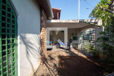 Casa à venda com 220m², 2 quartos e 2 vagas Casa à venda com 220m², 2 quartos e 2 vagasGaragem