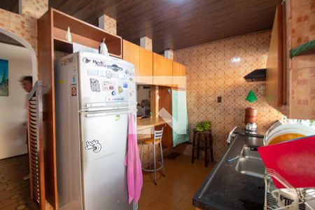 Casa à venda com 220m², 2 quartos e 2 vagas Casa à venda com 220m², 2 quartos e 2 vagasCozinha