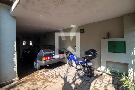 Casa à venda com 220m², 2 quartos e 2 vagas Casa à venda com 220m², 2 quartos e 2 vagasGaragem